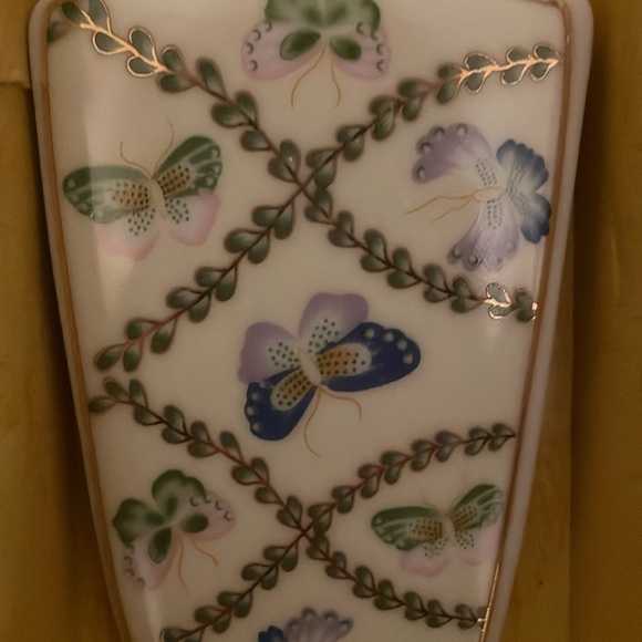 New in box Ceramic Cake Plate Set with butterfly design. - Picture 5 of 8